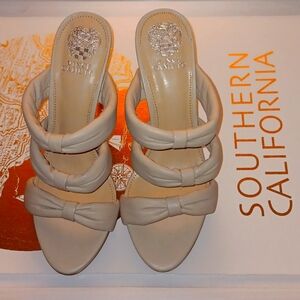 NWT Vince Cammuto nude heels 10.